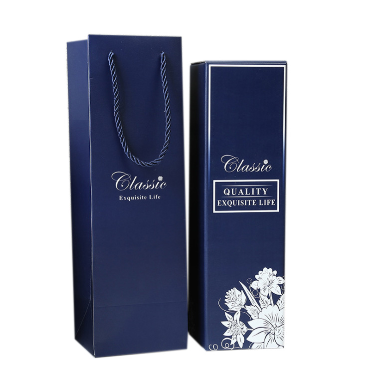 Wholesale High Quality Custom Logo Paper Gift Bags With Silk Handles For Clothing Gifts
